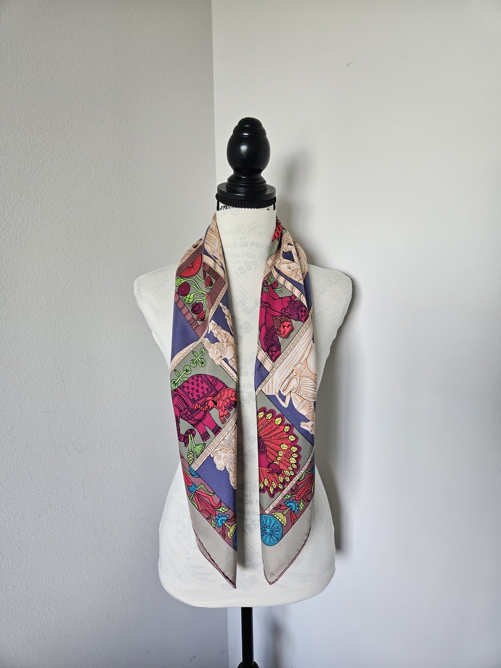 🇨🇵Hermes "TORANA" Navy, Red & Cream Silk Scarf 90X90cm authentic